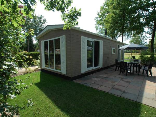 Well-furnished chalet with a terrace nearby the Veluwe