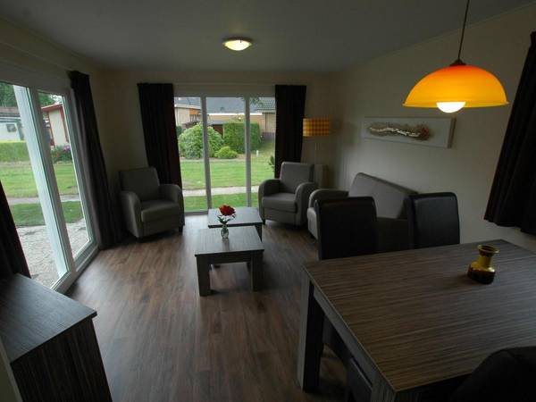 Well-furnished chalet with a terrace nearby the Veluwe
