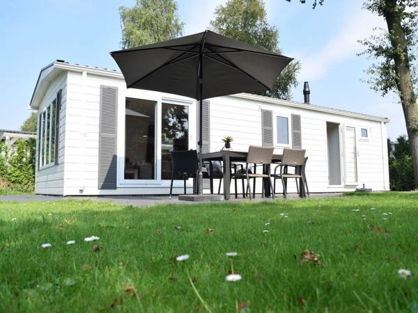 Comfortable and detached chalet with terrace near the Veluwe