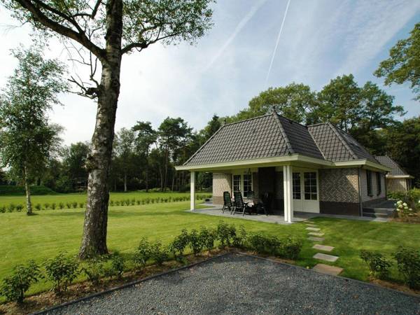 Detached villa with outdoor fireplace near the Veluwe