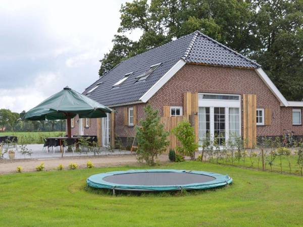 Holiday home with fantastic view and large terrace in the heart of Achterhoek