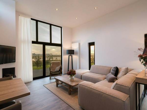 Modern sustainably built bungalow between 2 nature reserves