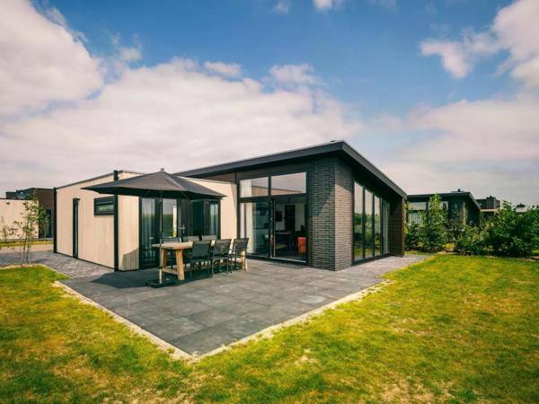 Sustainably built 2 bathroom bungalow in 2 nature reserves