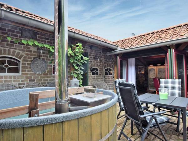 Cozy Holiday Home in Musselkanaal with Hot Tub