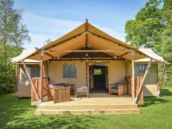 Comfortable tent lodge near the Loonse and Drunense Duinen