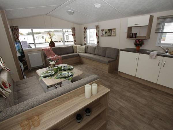 Comfortable chalet with a terrace in a beautiful setting