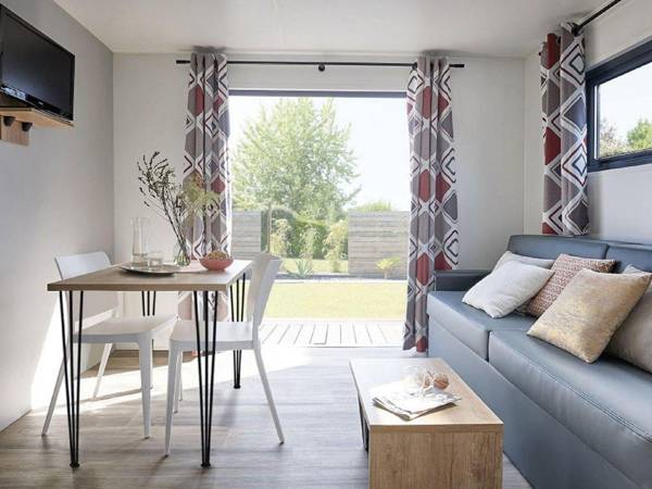 Cozy chalet with dishwasher near a lake