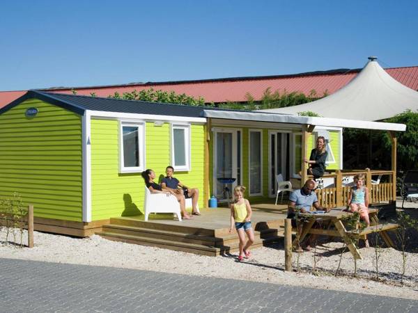 Colorful chalet with terrace almost at the lake and beach