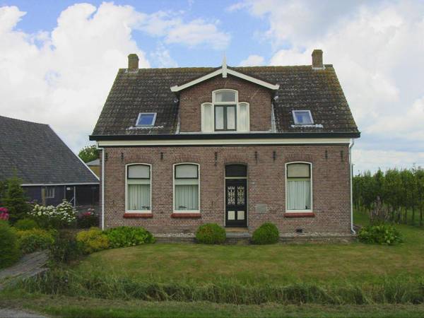 Lovely Cottage near Sea in Wemeldinge