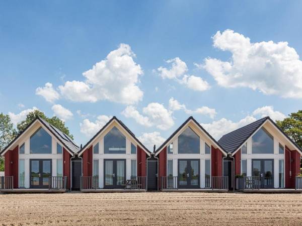Modern holiday home with a microwave Tjeukermeer at 5 km.