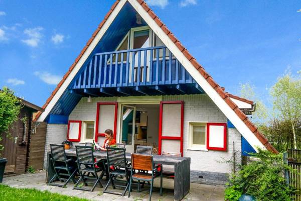 Grachthaus 6pers House with a private terrace and garden by the Lauwersmeer