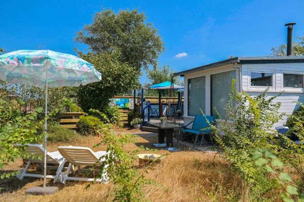 Het kleine Huis mobile home by the harbour and the Lauwersmeer