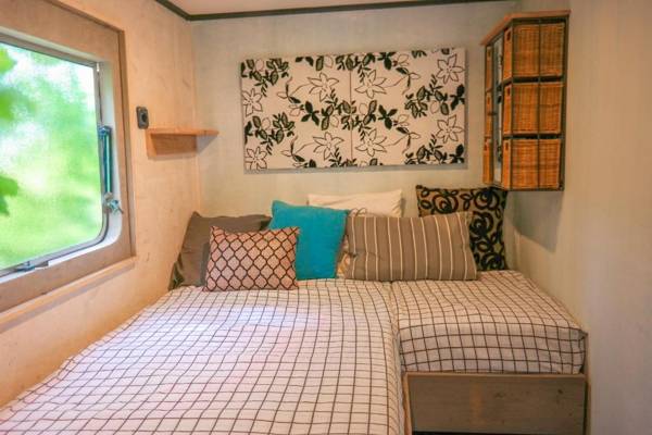 Het kleine Huis mobile home by the harbour and the Lauwersmeer