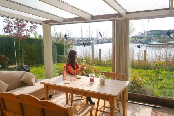 4 pers Holiday Home Hilla with winter garden in front of the dike directly on the Lauwersmeer
