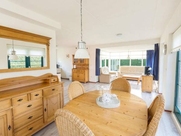 Detached holiday home with combi microwave in green Twente