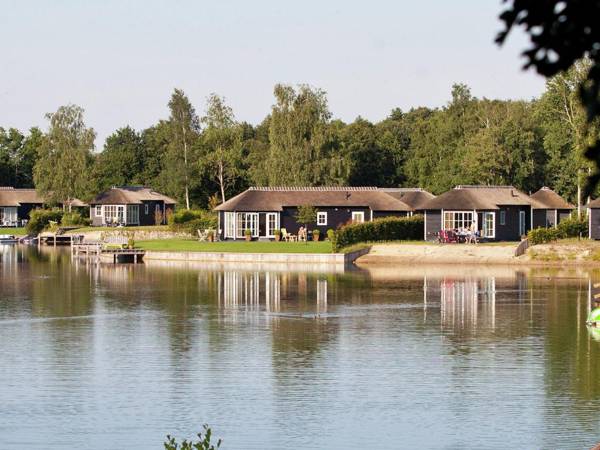 Thatched lodge with a combi microwave in green Twente