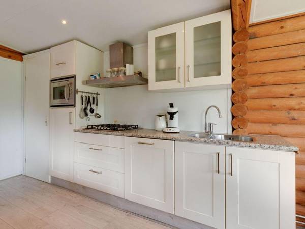 Wooden tree trunk bungalow at fish pond in Hoge Hexel optional with hot tub