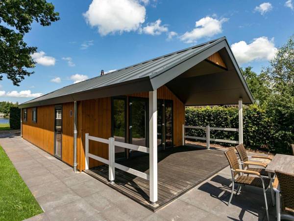 Luxurious lodge with airco located beside a lake