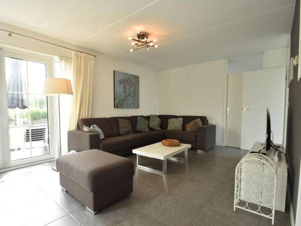 Luxury detached holiday home located in Earnewâld in the heart of the lake area