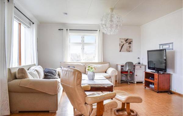 Workspace - Beautiful home in Torangsvåg with WiFi and 4 Bedrooms