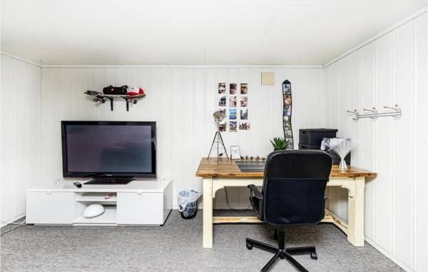 Workspace - Awesome home in Vestnes with WiFi and 3 Bedrooms