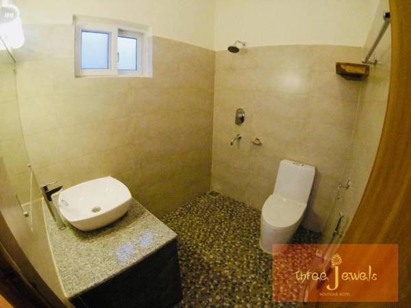 Three Jewels Boutique Hotel