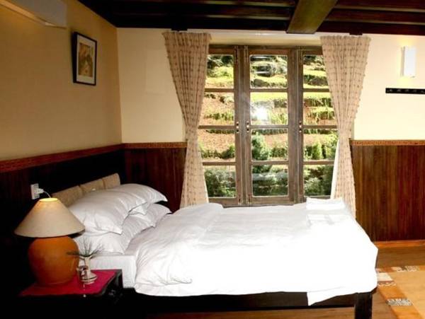 Yeti Mountain Home Monjo