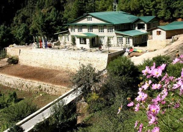 Yeti Mountain Home Monjo