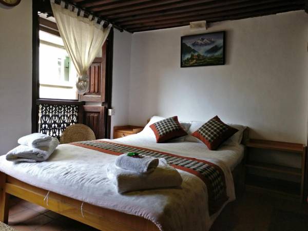 Hiranya Guest House