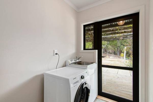 Hillside Hideaway - Kaiteriteri Holiday Home