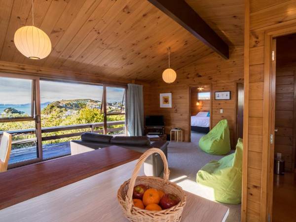 Beach House on the Ridge - Kaiteriteri Holiday Home