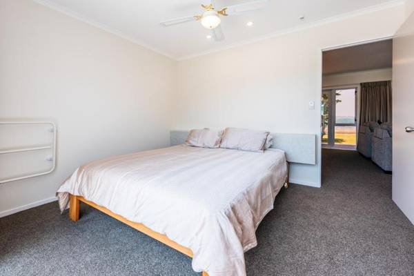 Number Six - Oneroa Holiday Home