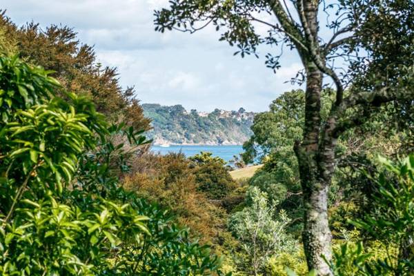 Treetop Retreat - Onetangi Holiday Home