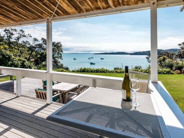 Peaceful Picnic Bay - Surfdale Holiday Home