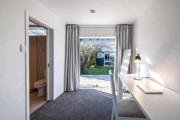 Driftwood Beach House with Spa Pool - Absolute Beachfront!