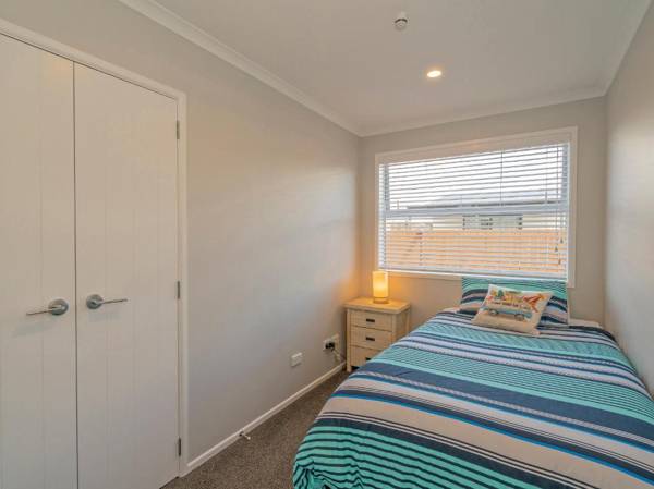 Modern Beach Pad - Whitianga Holiday Home