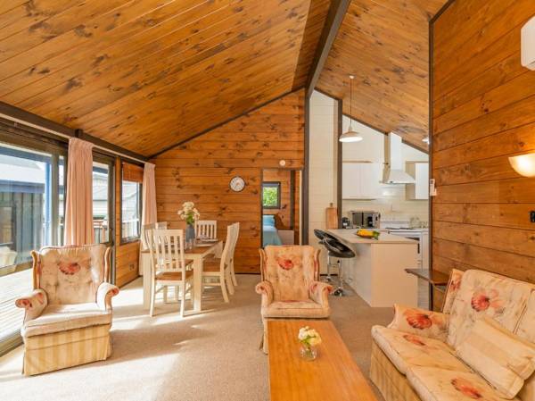 Sky Blue Bach - Whitianga Holiday Home