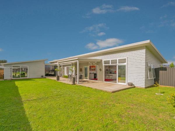 The Summer Stunner - Whitianga Holiday Home