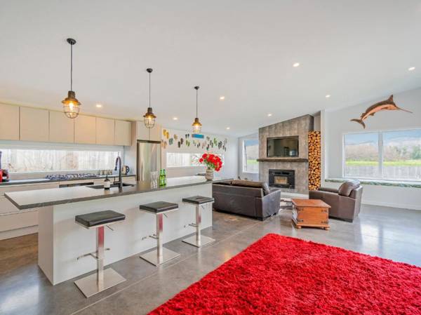 The Summer Stunner - Whitianga Holiday Home
