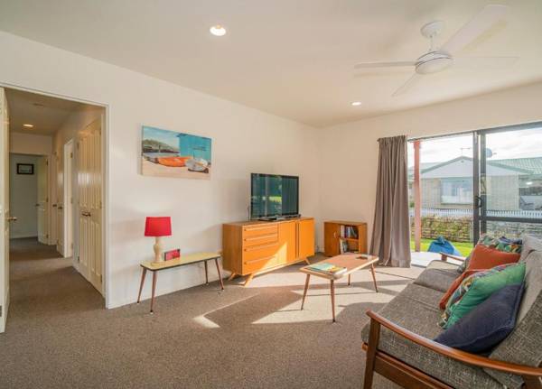 Sunlight Bach - Whitianga Holiday Home