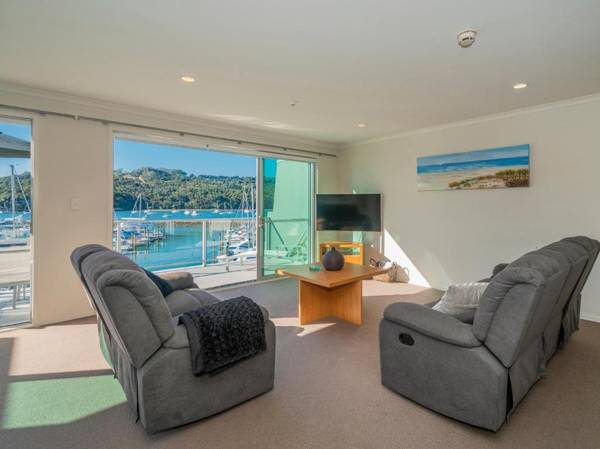Blue Sky Marina Views - Whitianga Holiday Apartment