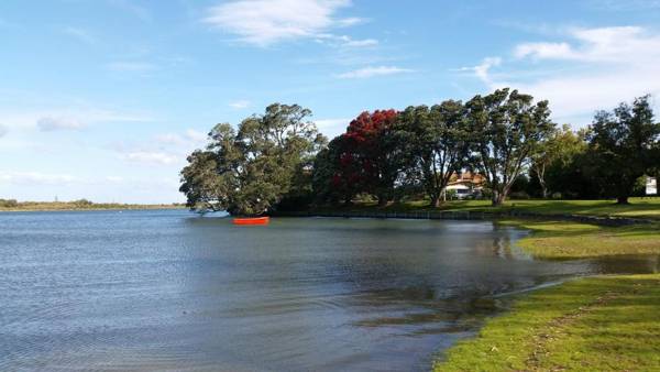 Athenree Waterside Accommodation