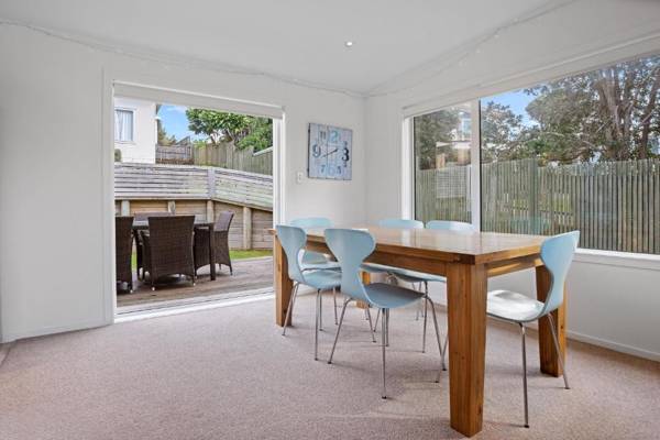 Modern Kiwi Bach - Waihi Beach Holiday Home