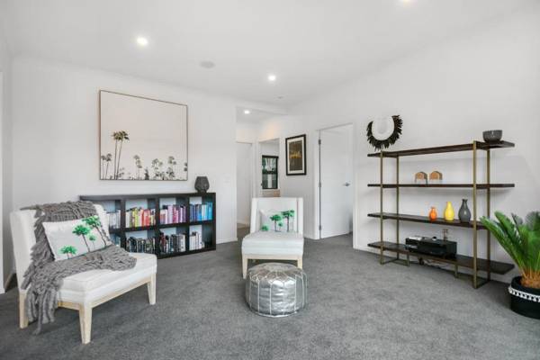 Sky Above Beach Below - Waihi Beach Holiday Home