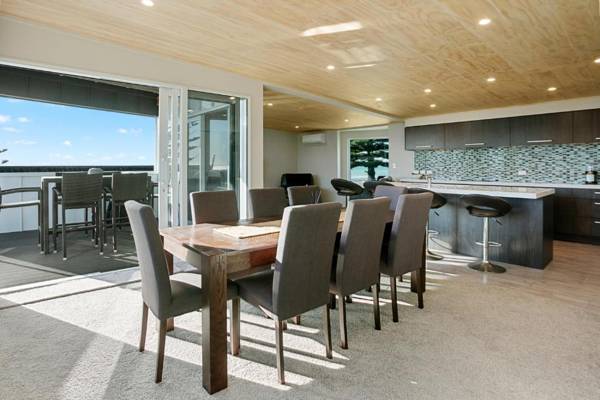 The White Haus - Waihi Beach Upstairs Holiday Unit