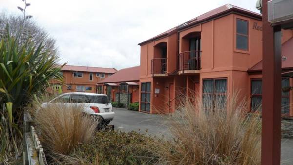 Red Tussock Motel