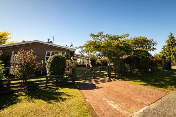 Copper Trout Cottage - Te Anau Bach