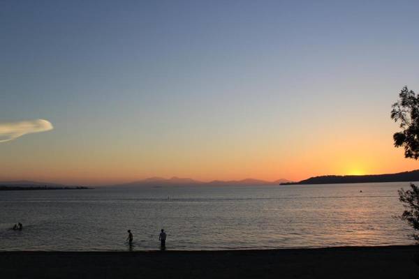 Gables Lakefront Motel