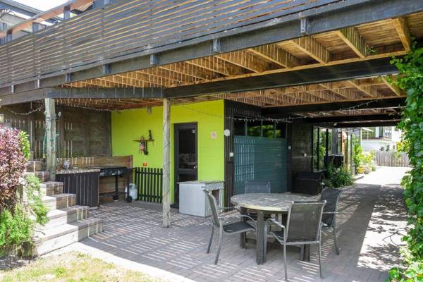 Acacia Bay Retreat - Acacia Bay Holiday Home