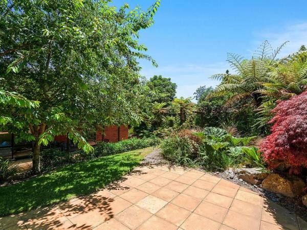 Acacia Bay Getaway - Lake Taupo Holiday Home